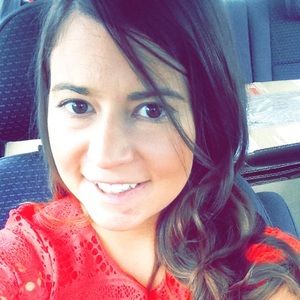 Meet your Posher, Caitlin