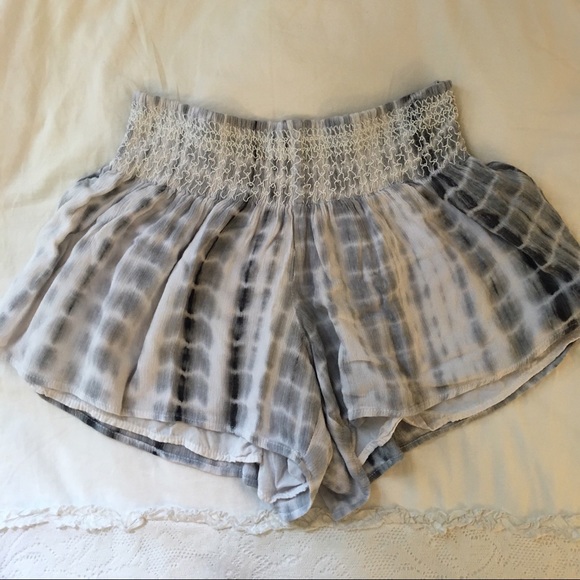 black and white flowy shorts