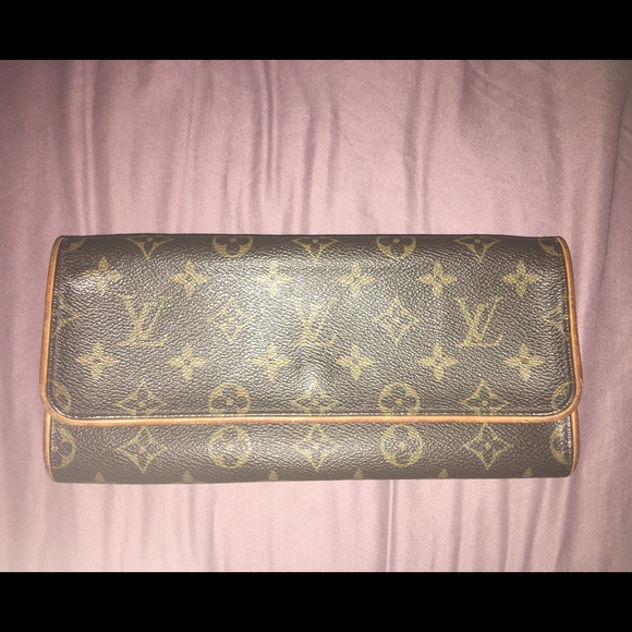 Louis vuitton pouchette