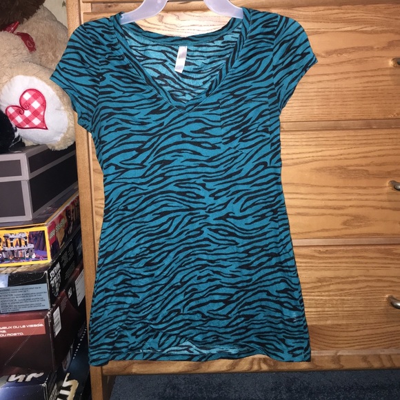 Xhilaration tiger stripe t-shirt - Picture 1 of 3