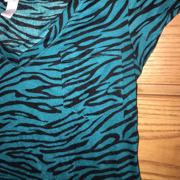 Xhilaration tiger stripe t-shirt - Picture 2 of 3