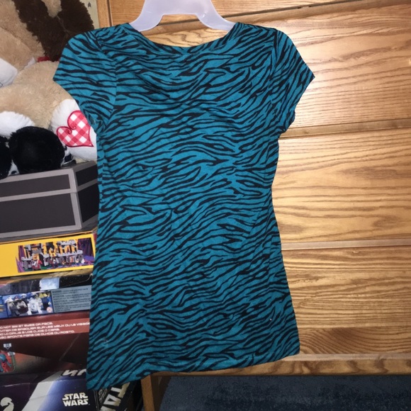 Xhilaration tiger stripe t-shirt - Picture 3 of 3