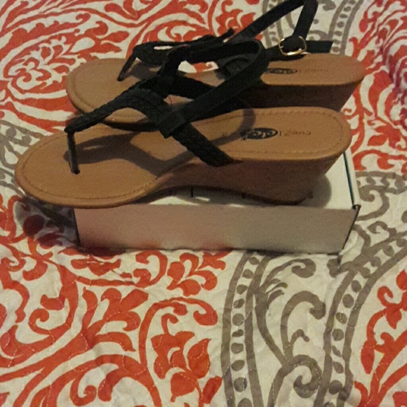 Sandals - Picture 2 of 2