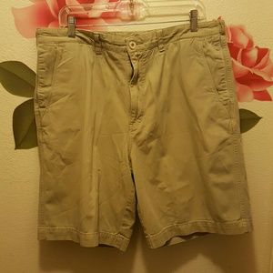 Mens shorts by Tommy Bahama size 38