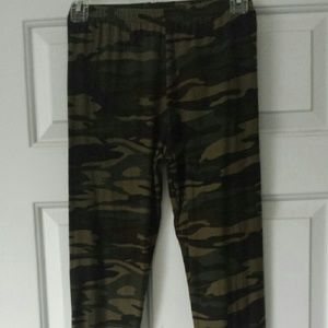 Soft stretchy camouflage print leggings
