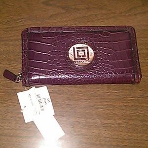 zip around wallet