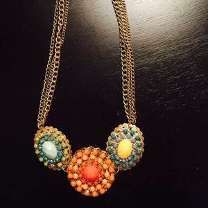 Vintage look necklace.