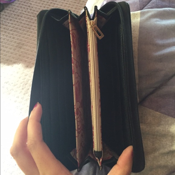 Guess wallet - Picture 2 of 2