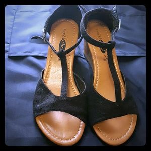Rue 21 Black swade sandals