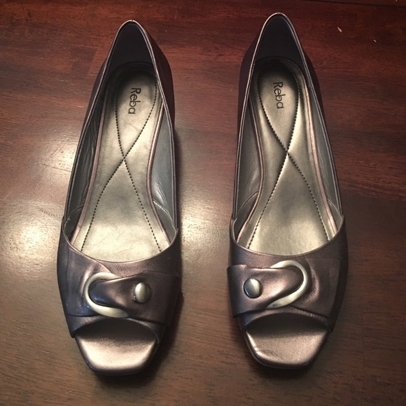 Pewter wedge open toed shoes