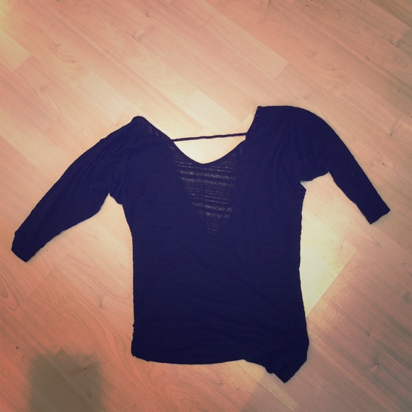Black quarter length sleeve top