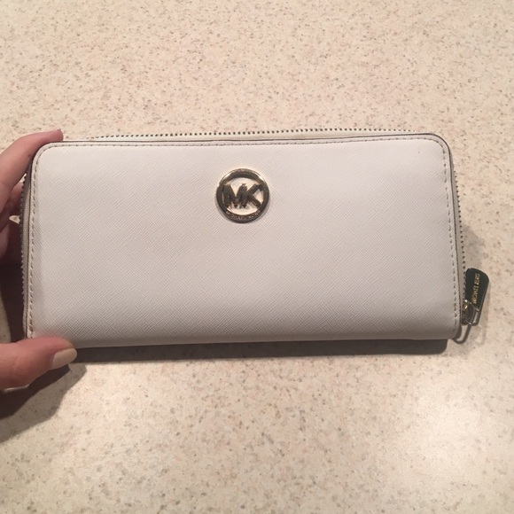 White Michael Kors zip wallet