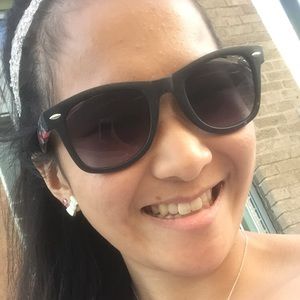 Meet your Posher, Leela