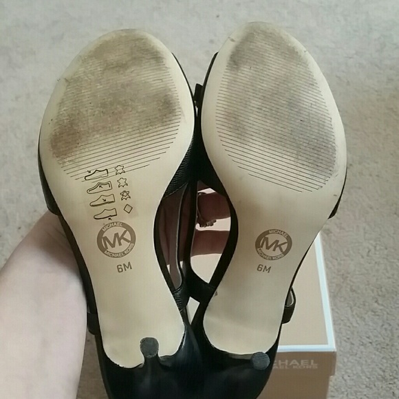 ❌SOLD❌ Michael Kors Livvy Sandal Stud Heel Sz 6 - Picture 4 of 4
