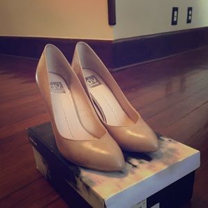 Dolce Vita Nude Pumps