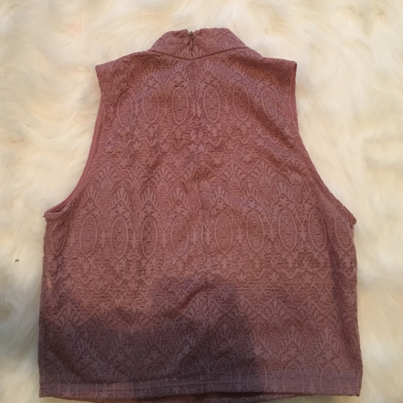 ⚪️ Lace Turtle neck short sleeve⚪️ - Picture 3 of 3