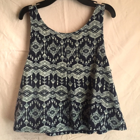 Crop top - Picture 2 of 3