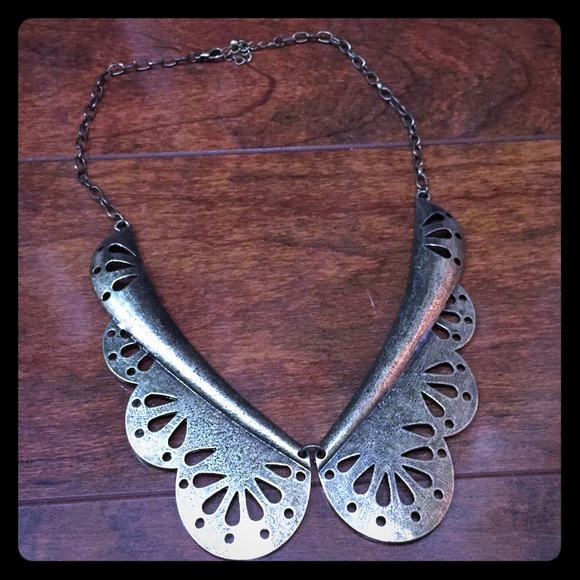 Statement necklace NWOT - gold