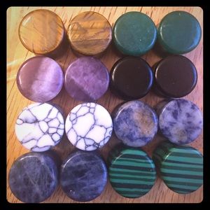 SALE!👌🏼Stone plug lot!!