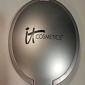 ON HOLD IT Cosmetics blush