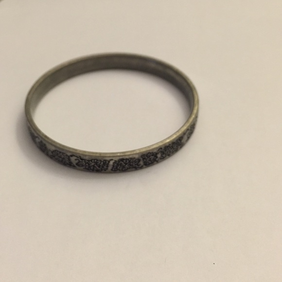 Silver bangle - Picture 2 of 2