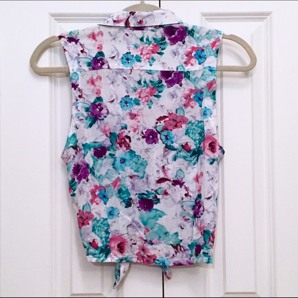 LF Tie-Front Floral Cropped Tank Top - Picture 3 of 4