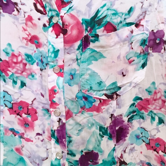 LF Tie-Front Floral Cropped Tank Top - Picture 4 of 4