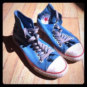 Blue all star converse .. Fit size 7/7.5