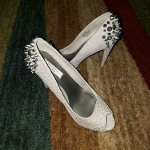 ***SOLD***Vera Wang Heels