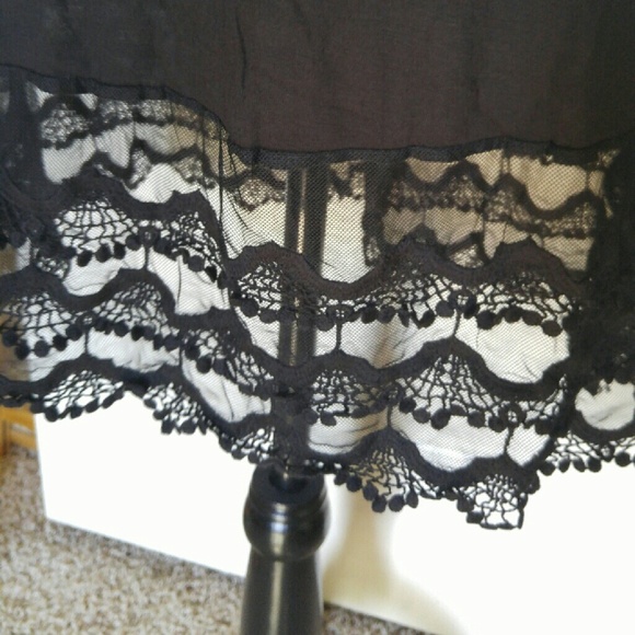 πHP - Plus size- Lace Hem Tank - Picture 2 of 4