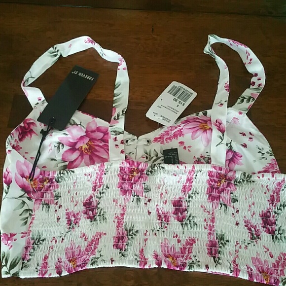NWT FLORAL CROP TOP - Picture 2 of 2