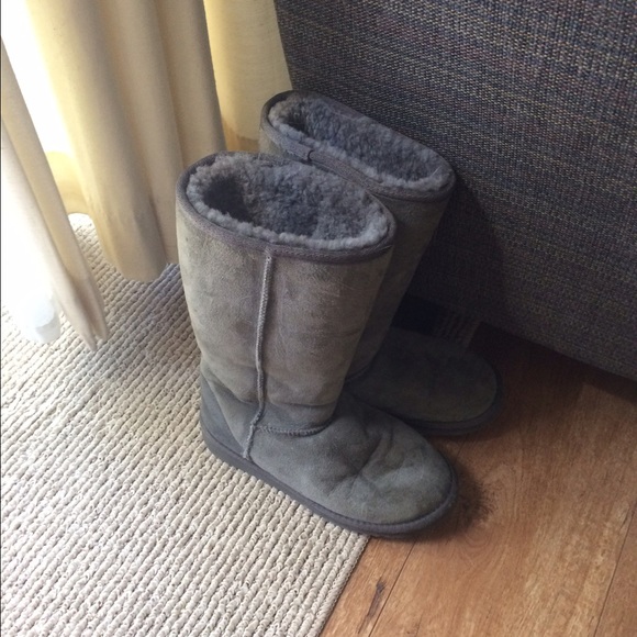 Grey winter boots