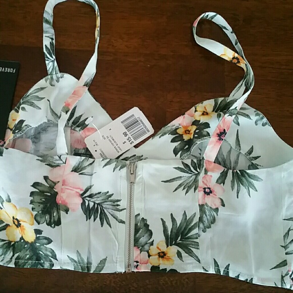 Gorgeous NWT FLORAL CROP TOP - Picture 2 of 2