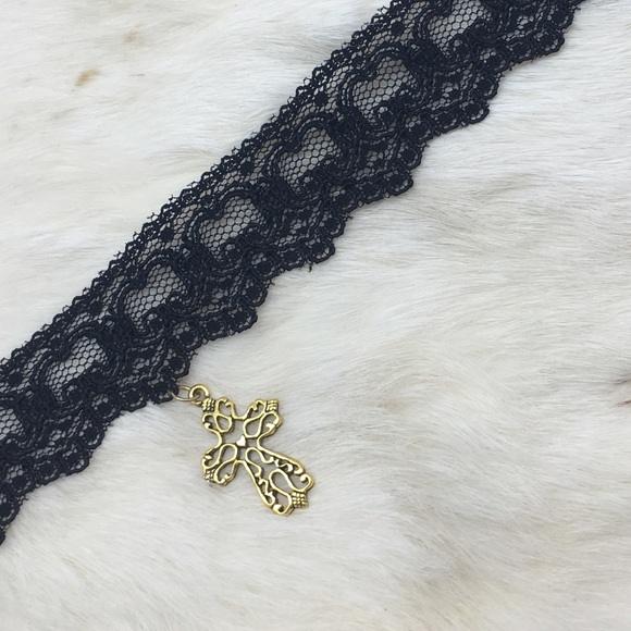 Lace & Cross Choker - Picture 2 of 3
