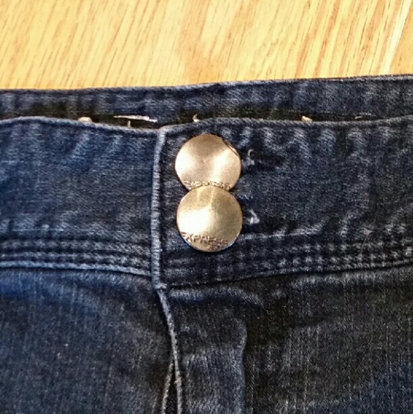 Express Shorts - Picture 3 of 4