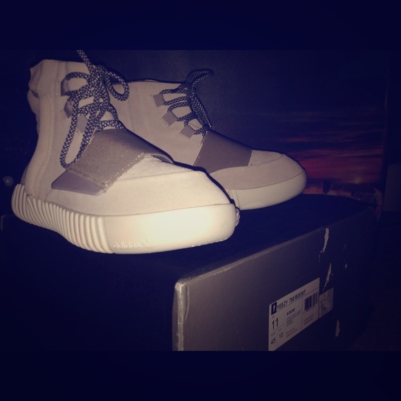 adidas gazelle silver green womens adidas Yeezy Boost 750 Light Grey Glow In the Dark - Used