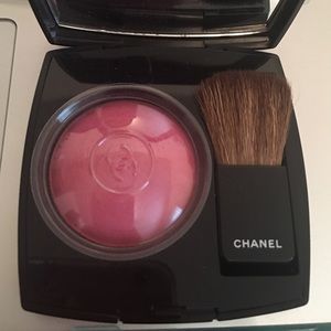 Chanel powder blush in 64 Pink Explosion
