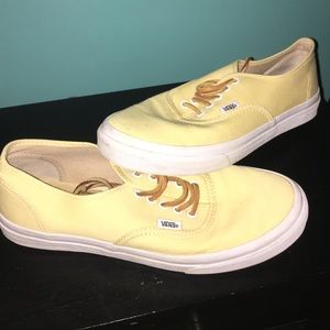 yellow vans men's 7. women's 8.5