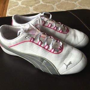 Adorable Puma shoes