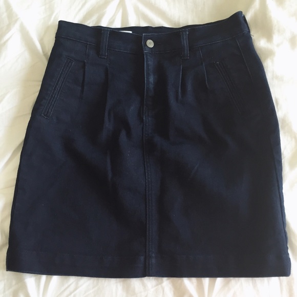 ✨ dark wash denim skirt. - Picture 2 of 4