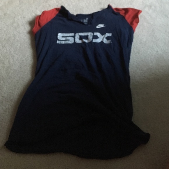 DONATING SOON :) AUTHENTIC Chicago white sox top