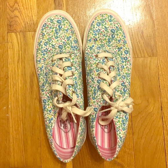 Size 7 floral Sperry sneaker