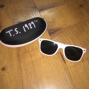 NWOT Taylor Swift 1989 Tour Polarized Sunglasses