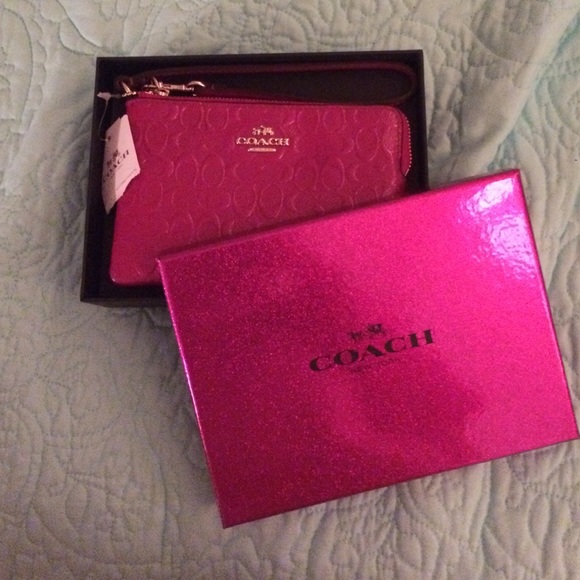 Pink coach hand clutch - Picture 1 of 2