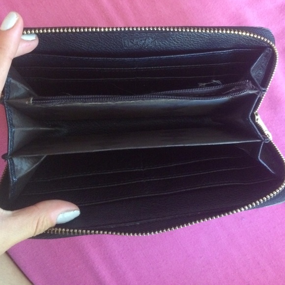 CA Wallet - Picture 2 of 3