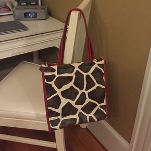 Giraffe Print Shoulder Bag for a Bold Woman