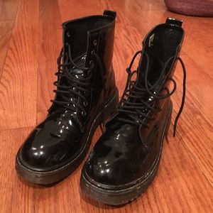 BLACK PATENT LEATHER COMBAT BOOTS