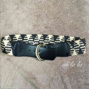 Beautiful Black & Tan Stretch Straw belt
