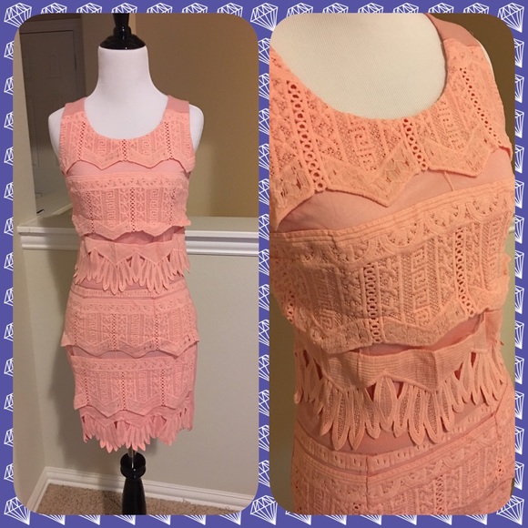 SALE STUNNING coral dress with crochet - Picture 4 of 4