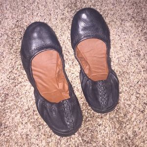 BLACK LEATHER LUCKY BRAND FLATS SIZE 8 barely worn